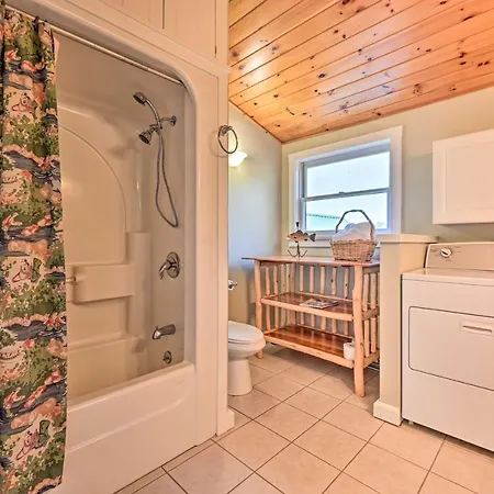 Cozy Apt With Hot Tub And Deck, 10 Mi To Stowe Resort! Exterior photo