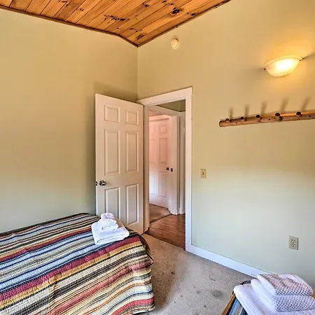 Cozy Apt With Hot Tub And Deck, 10 Mi To Stowe Resort! Exterior photo