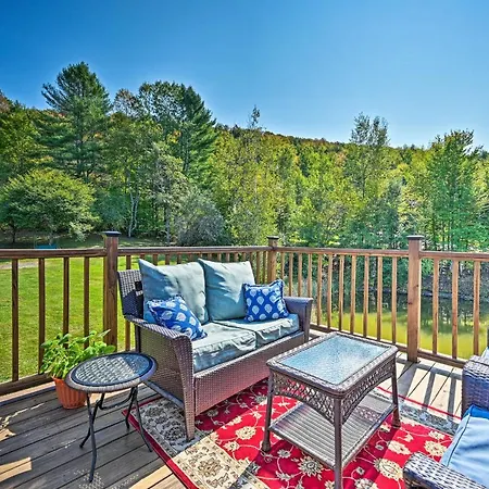 Cozy Apt With Hot Tub And Deck, 10 Mi To Stowe Resort! Exterior photo