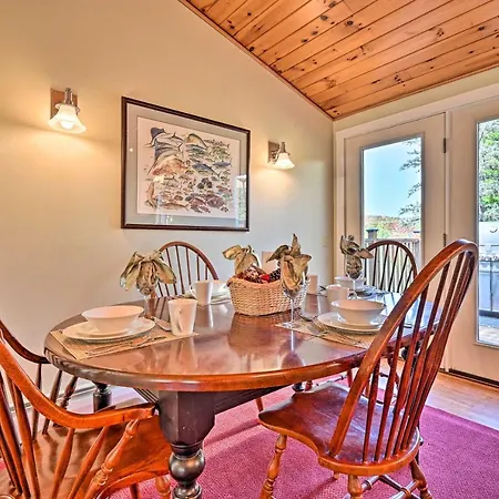 Cozy Apt With Hot Tub And Deck, 10 Mi To Stowe Resort! Exterior photo