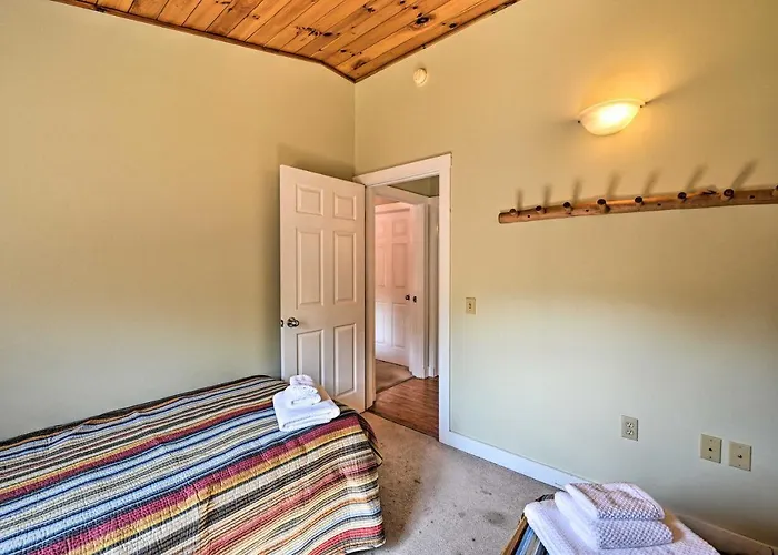 Cozy Apt With Hot Tub And Deck, 10 Mi To Stowe Resort!