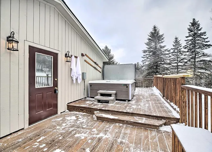 Cozy Apt With Hot Tub And Deck, 10 Mi To Stowe Resort!