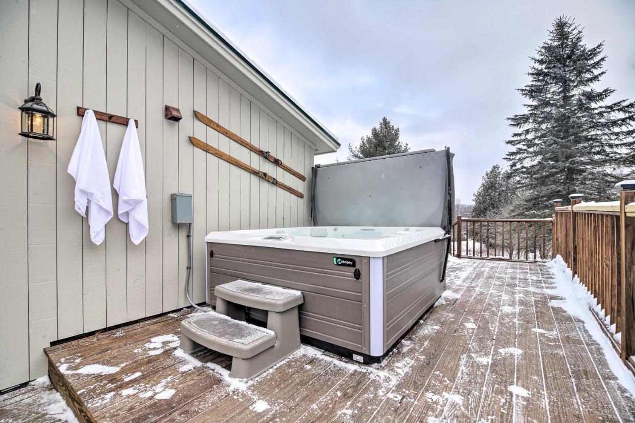Cozy With Hot Tub And Deck, 10 Mi To Resort! *