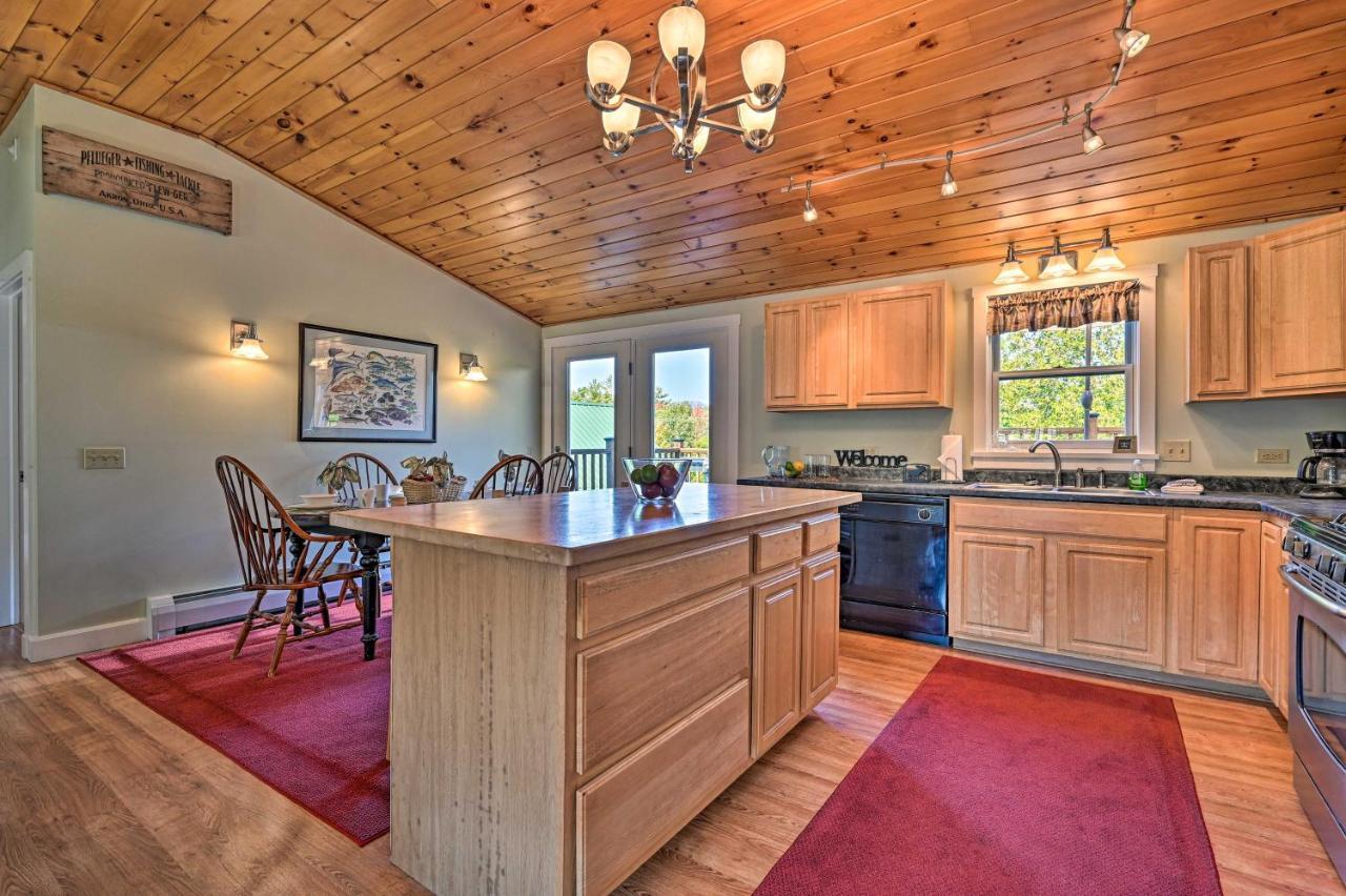 Cozy With Hot Tub And Deck, 10 Mi To Resort! Apartment