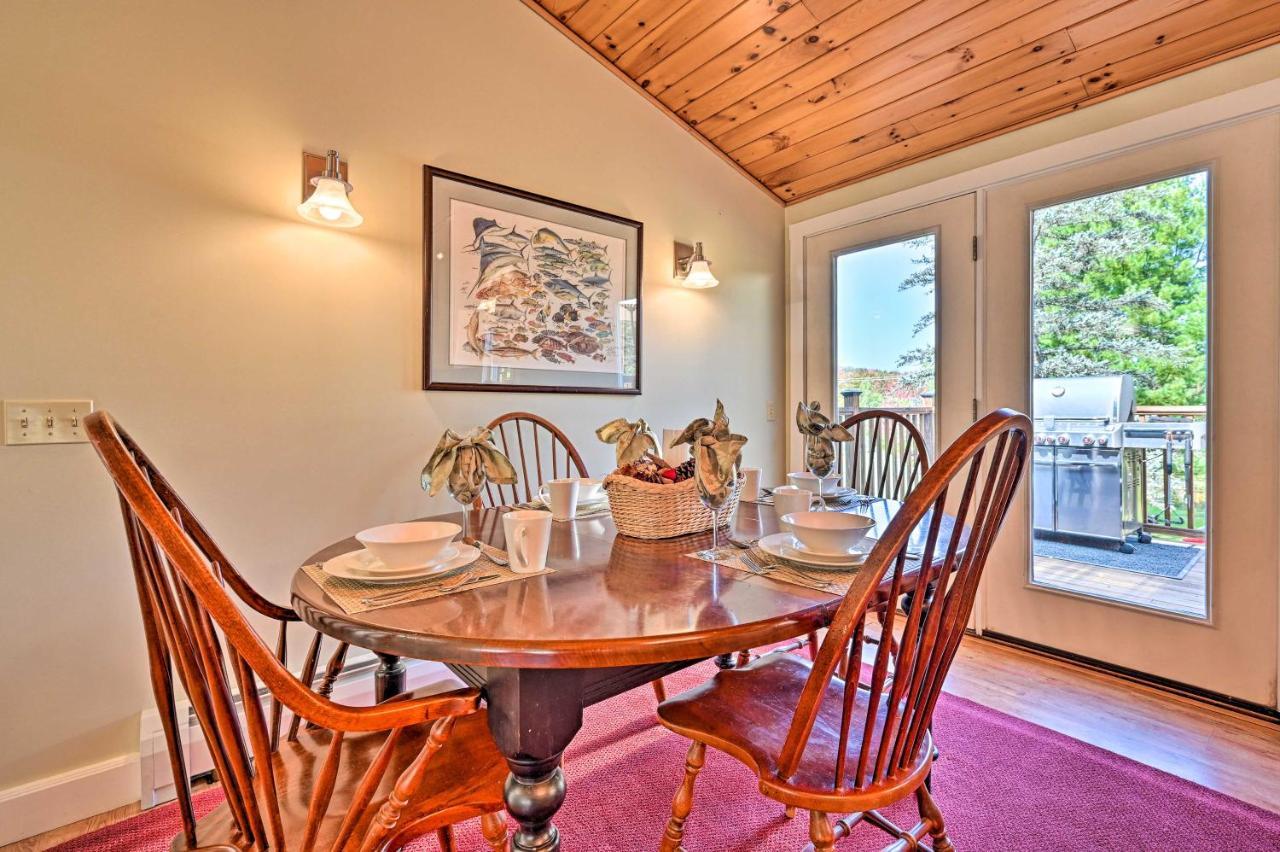 Cozy With Hot Tub And Deck, 10 Mi To Resort! Stowe