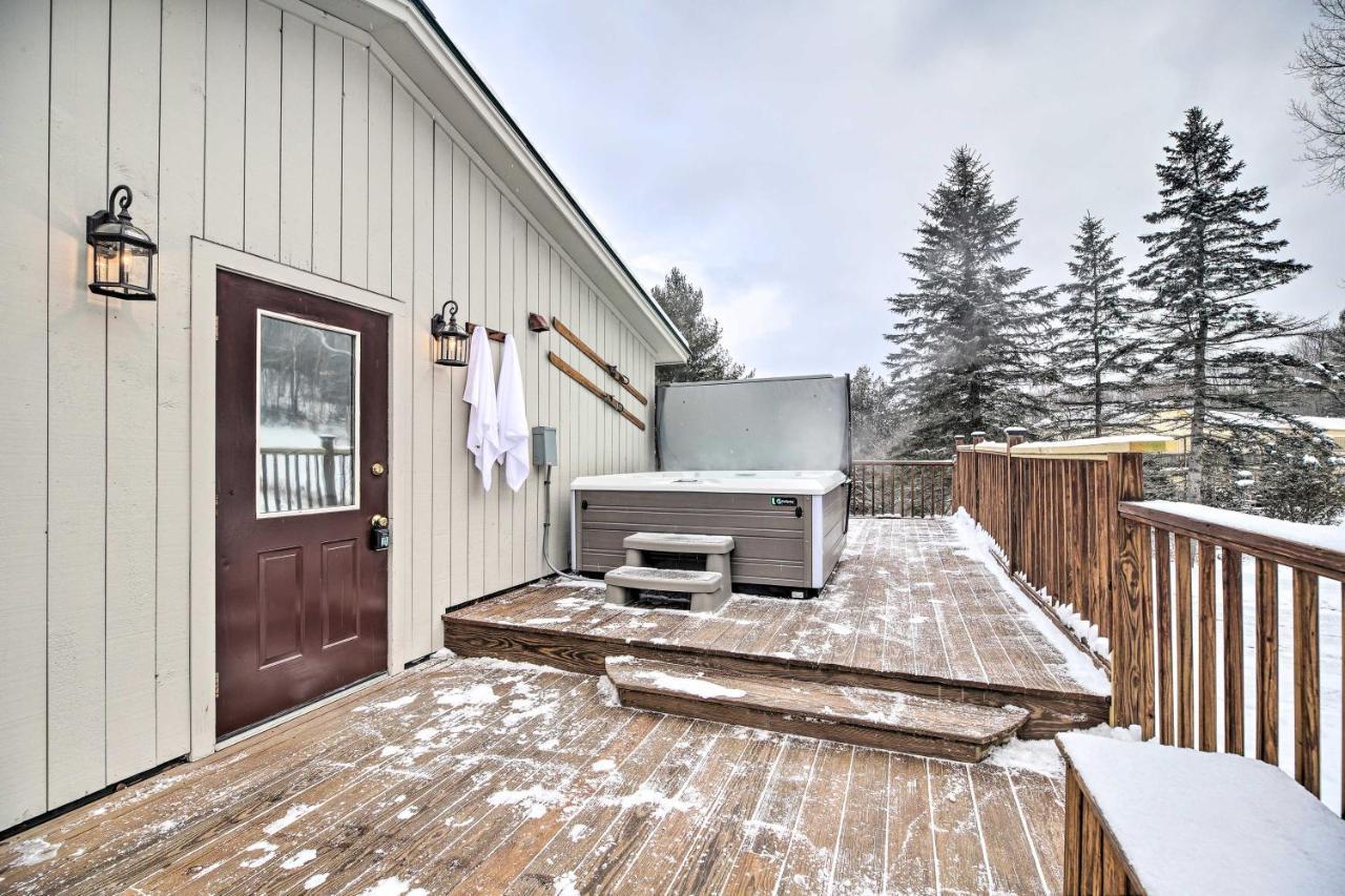 Cozy With Hot Tub And Deck, 10 Mi To Resort! Apartment