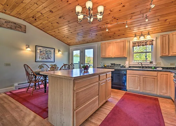 Cozy Apt With Hot Tub And Deck, 10 Mi To Stowe Resort!